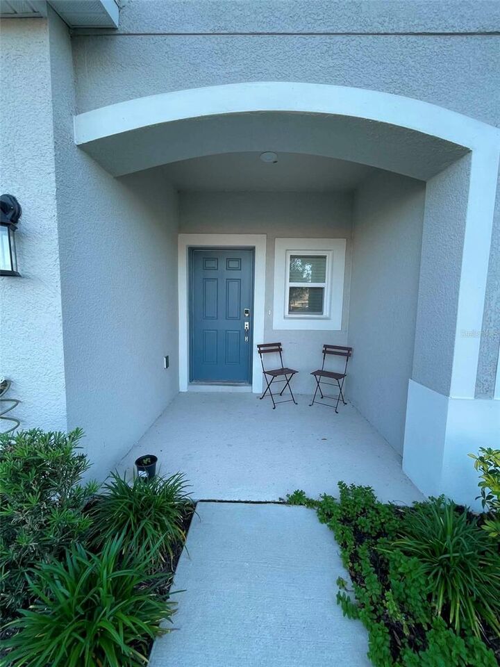 Property Photo:  2516 Paravane Way  FL 33543 