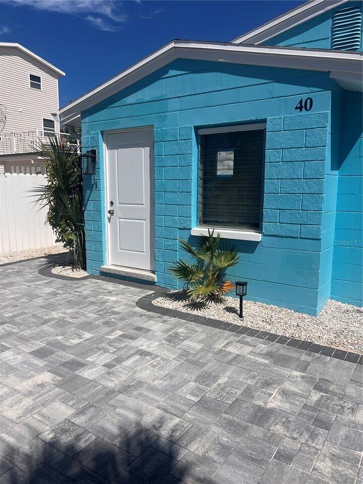 Property Photo: 40 82nd Avenue S Unit 1 FL 33706