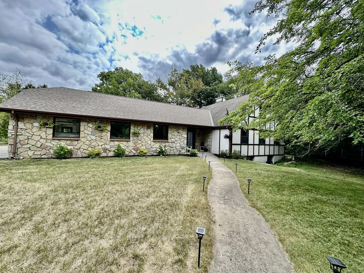 Property Photo:  1894 Annette Ct  WI 53090 