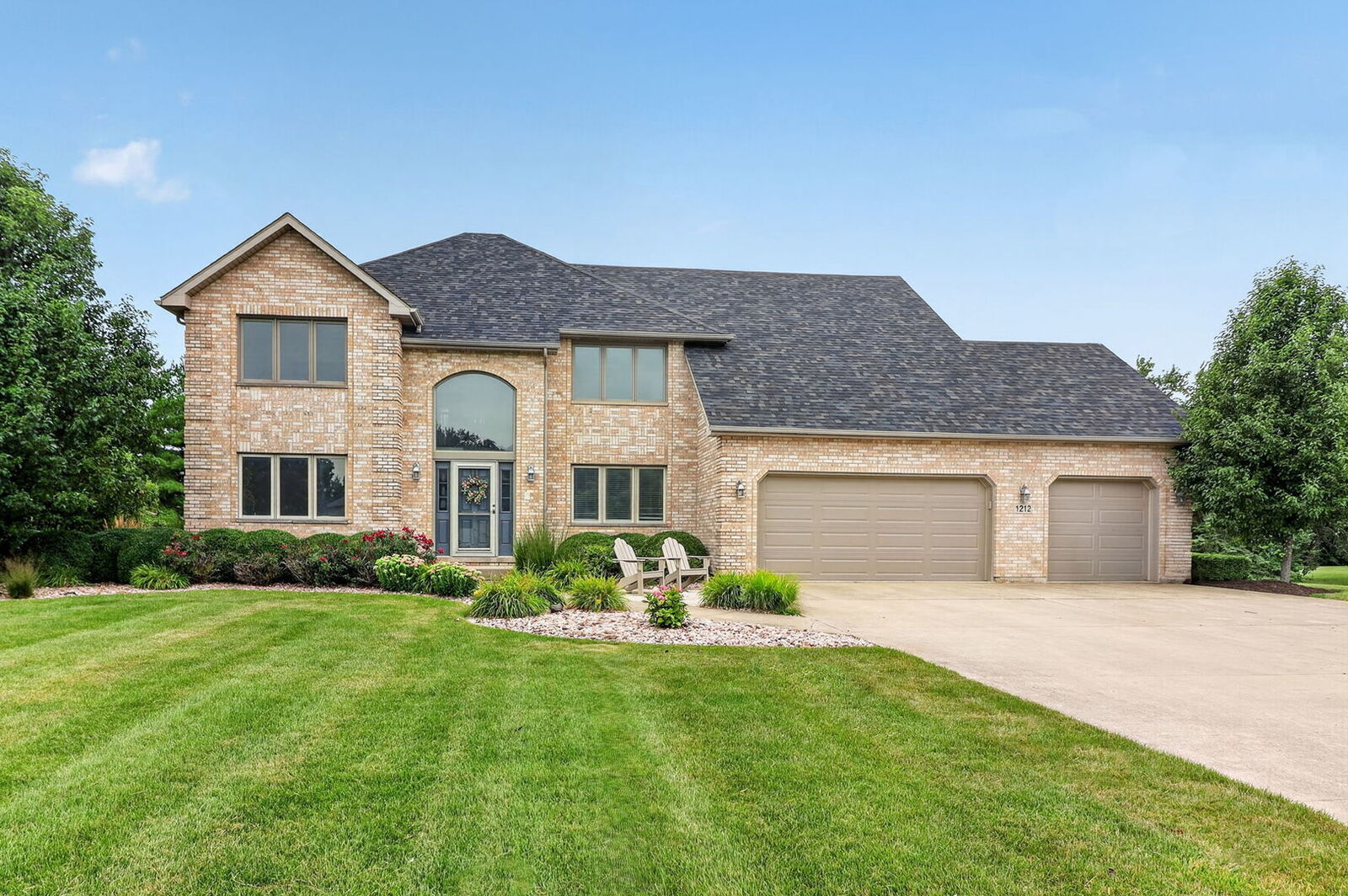 Property Photo:  1212 Leinster Drive  IL 60439 