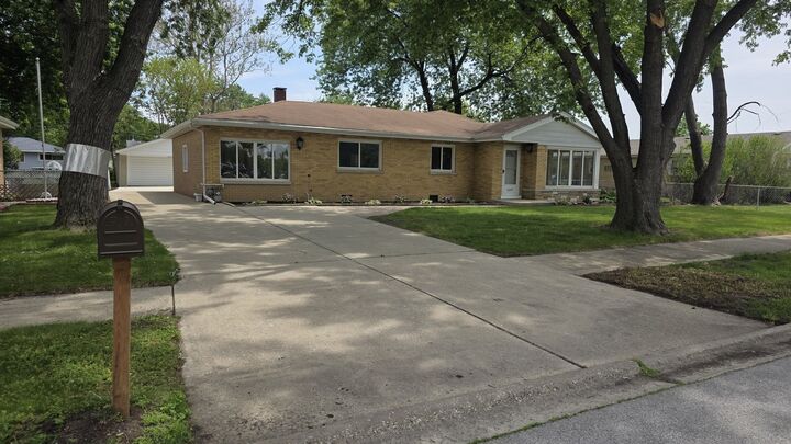 Property Photo:  8867 Mobile Avenue  IL 60453 