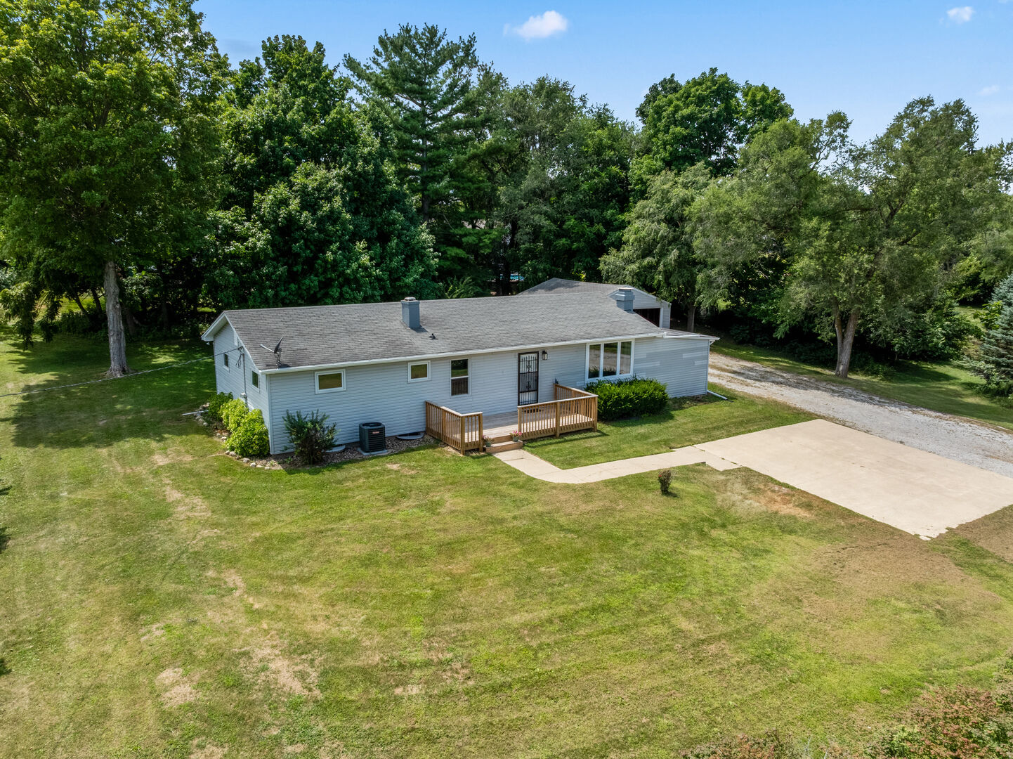 Property Photo:  19721 US 150 Highway  IL 61705 