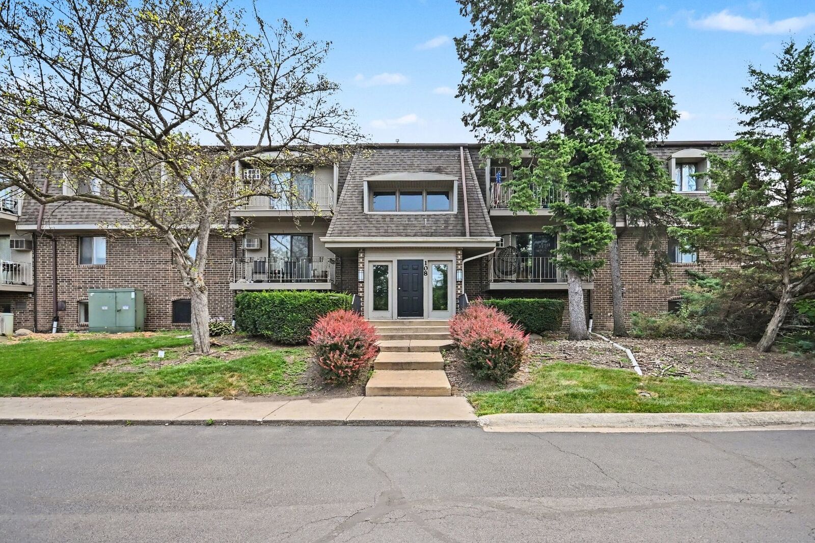 Property Photo: 108 E Bailey Road B IL 60565