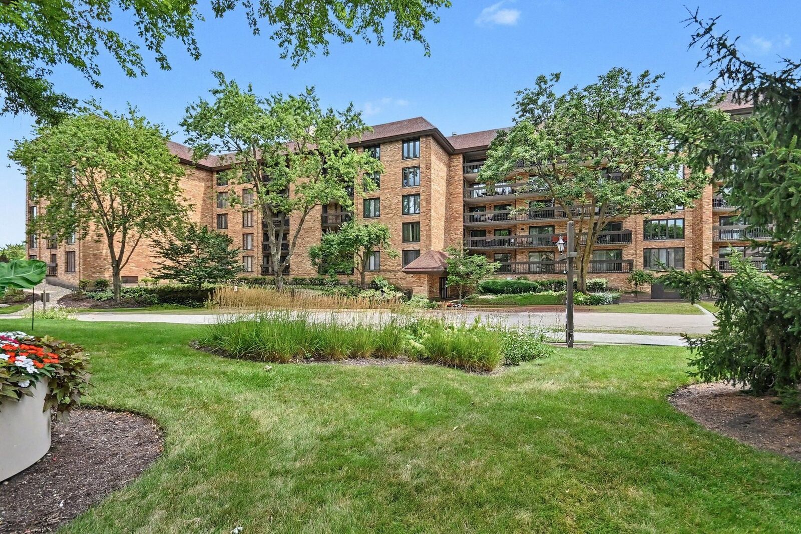 Property Photo:  1671 Mission Hills Road 104  IL 60062 