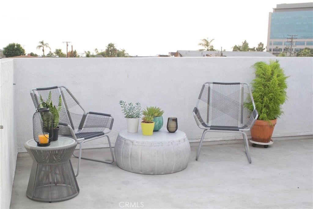 Property Photo:  423 1/2 Westminster Avenue B  CA 92663 
