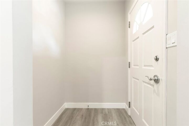 Property Photo:  1527 N Screenland Drive  CA 91505 