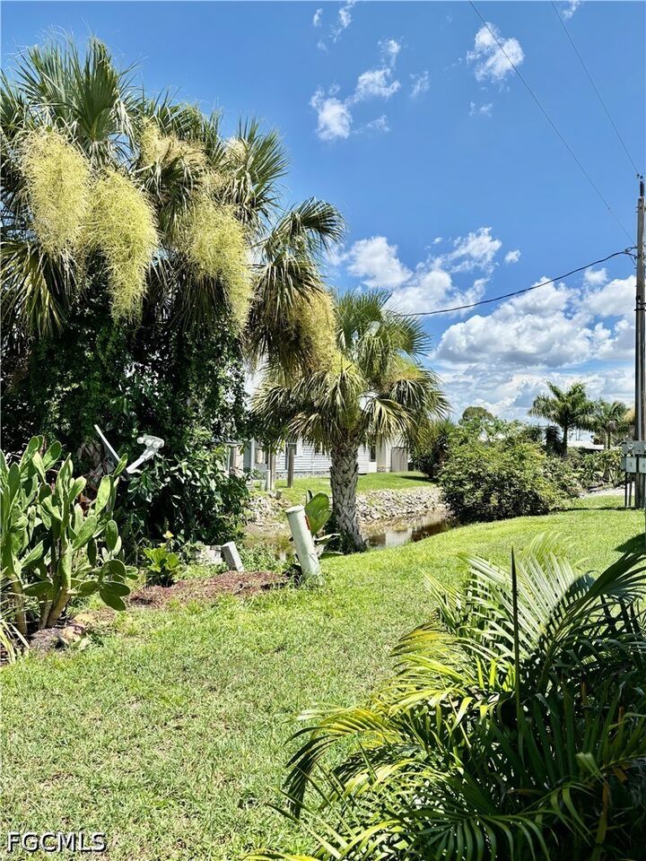 Property Photo: 518 Pine Tree Court FL 33917