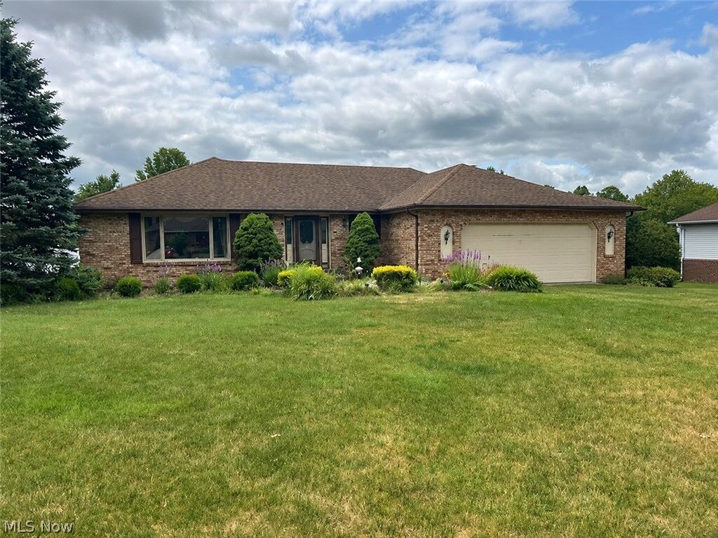 Property Photo: 9761 Applewood Drive OH 44133