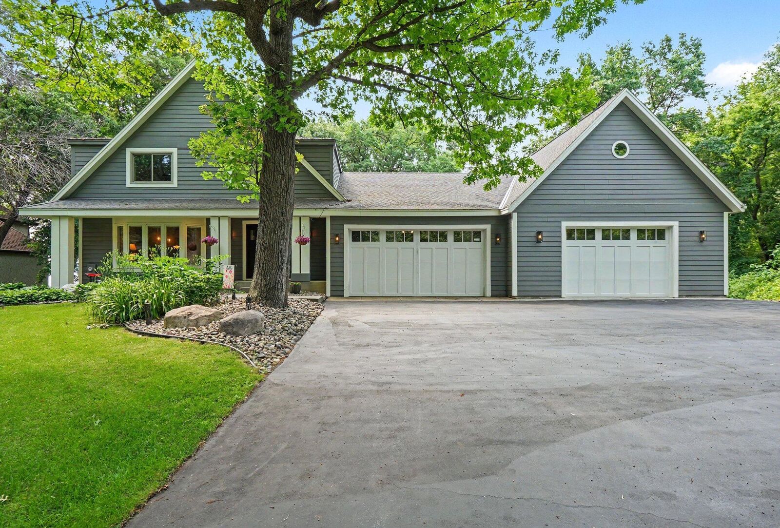 Property Photo: 5710 Oakview Lane N MN 55442