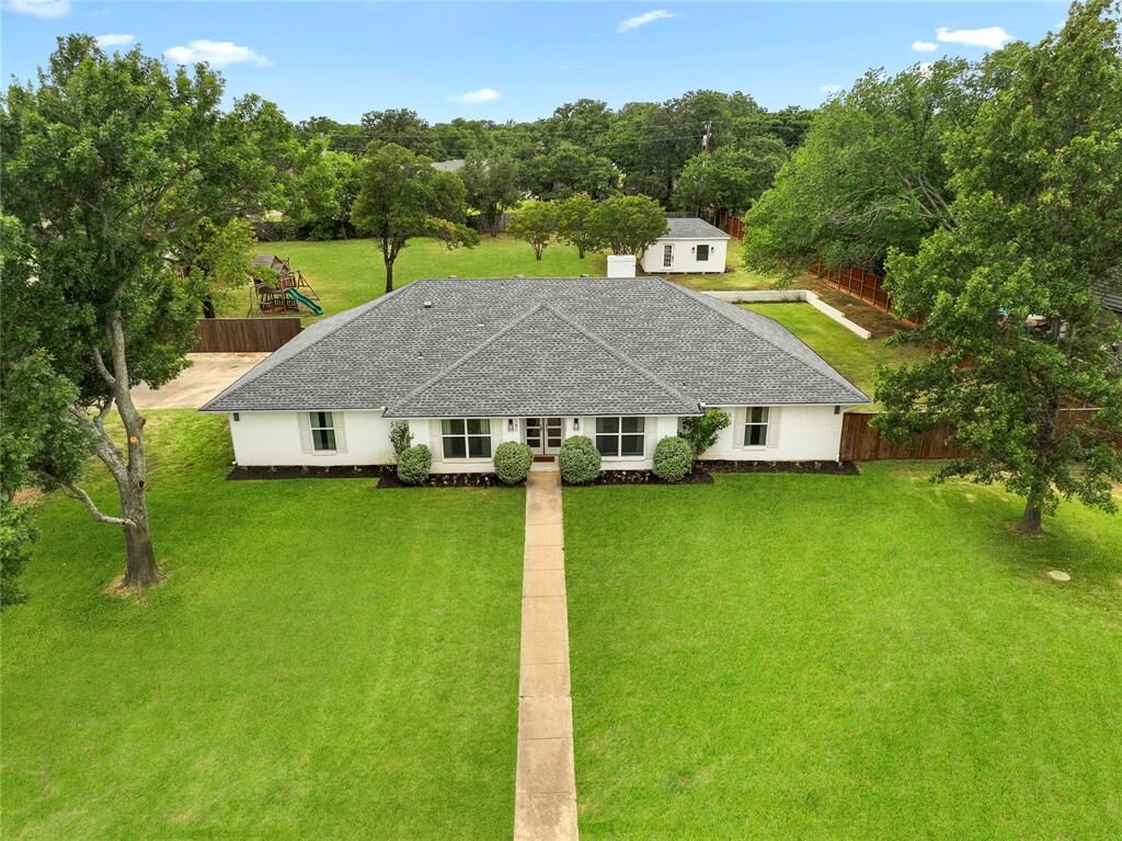 Property Photo:  180 Trailing Oaks Drive  TX 75077 