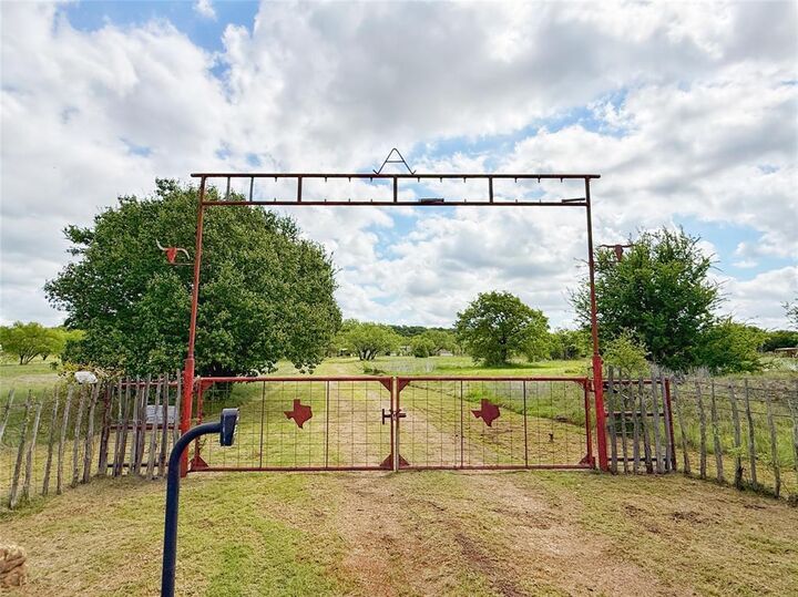 Property Photo:  1091 Withers Road  TX 76067 