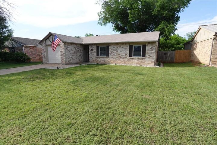 Property Photo:  7021 Greenview Circle N  TX 76120 