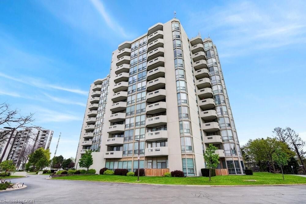 Property Photo: 5070 Pinedale Avenue 808 ON L7L 5V6