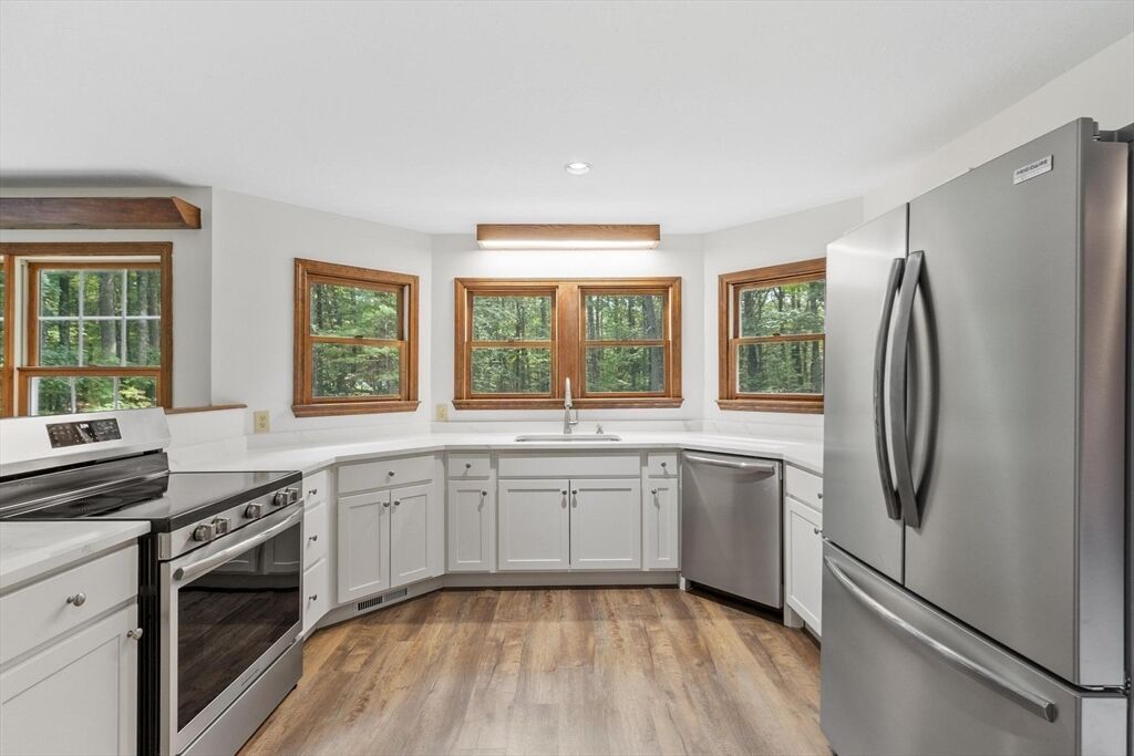 Property Photo:  686 Scott Rd  MA 01420 
