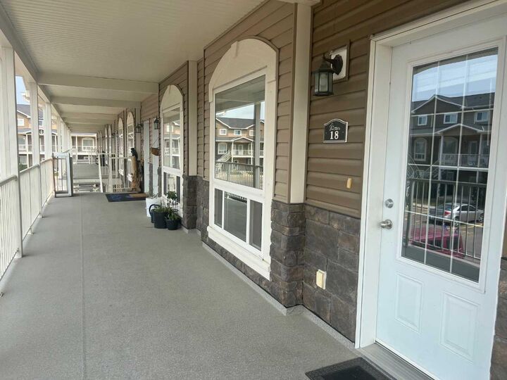 Property Photo:  45 Keystone Terrace W 18  AB T1J 5B8 