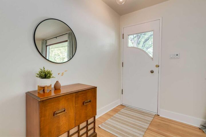 Property Photo:  131 Thorncrest Road NW  AB T2K 3B5 