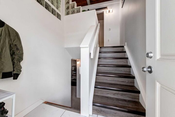 Property Photo:  333 Braxton Place SW 4  AB T2W 2E7 