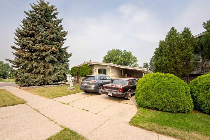 Property Photo:  85 Park Meadows Boulevard N  AB T1H 4H9 