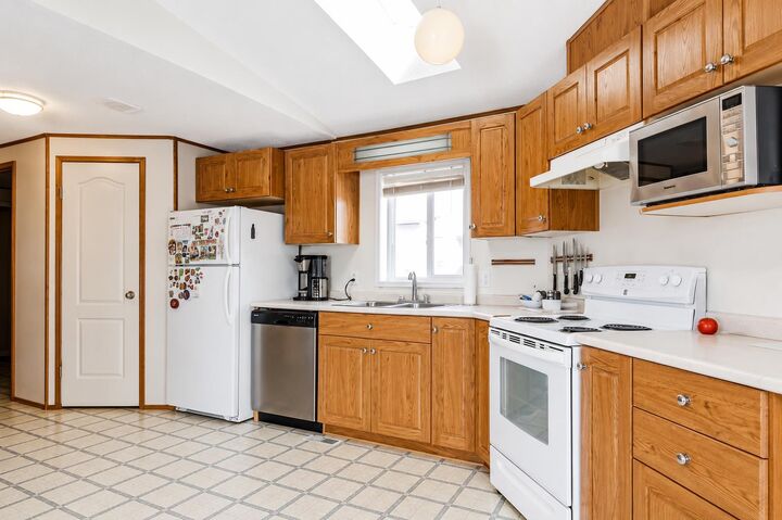 Property Photo: 220 Silverpointe Drive AB T8W 5K5