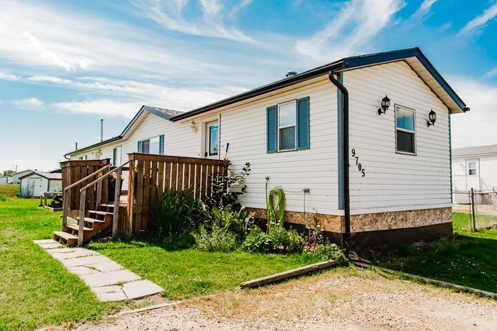 Property Photo:  9705 108 Avenue  AB T8X 5E4 