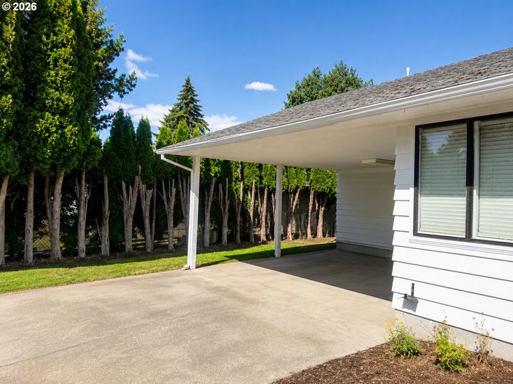 Property Photo:  1420 SE 117th Ave  OR 97216 