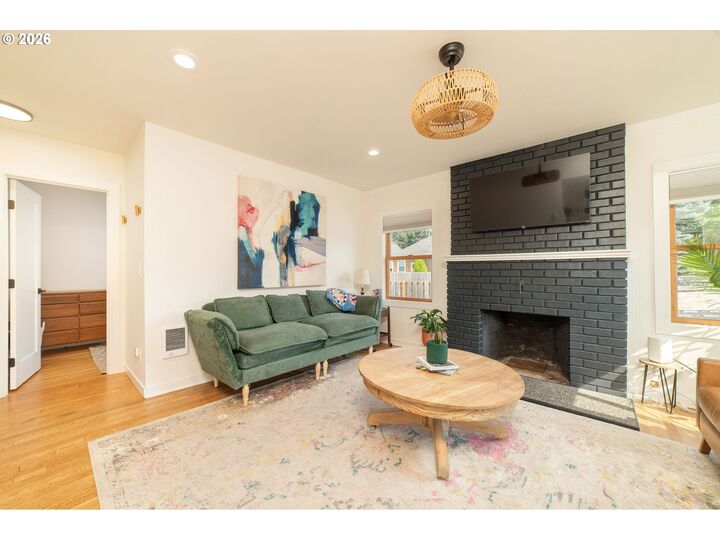 Property Photo: 825 NE 76th Ave OR 97213