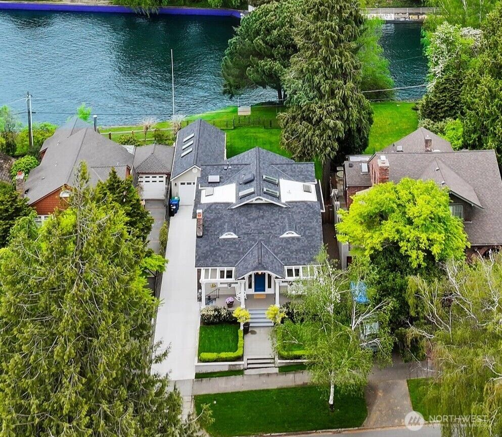 Property Photo:  1852 E Shelby Street  WA 98112 