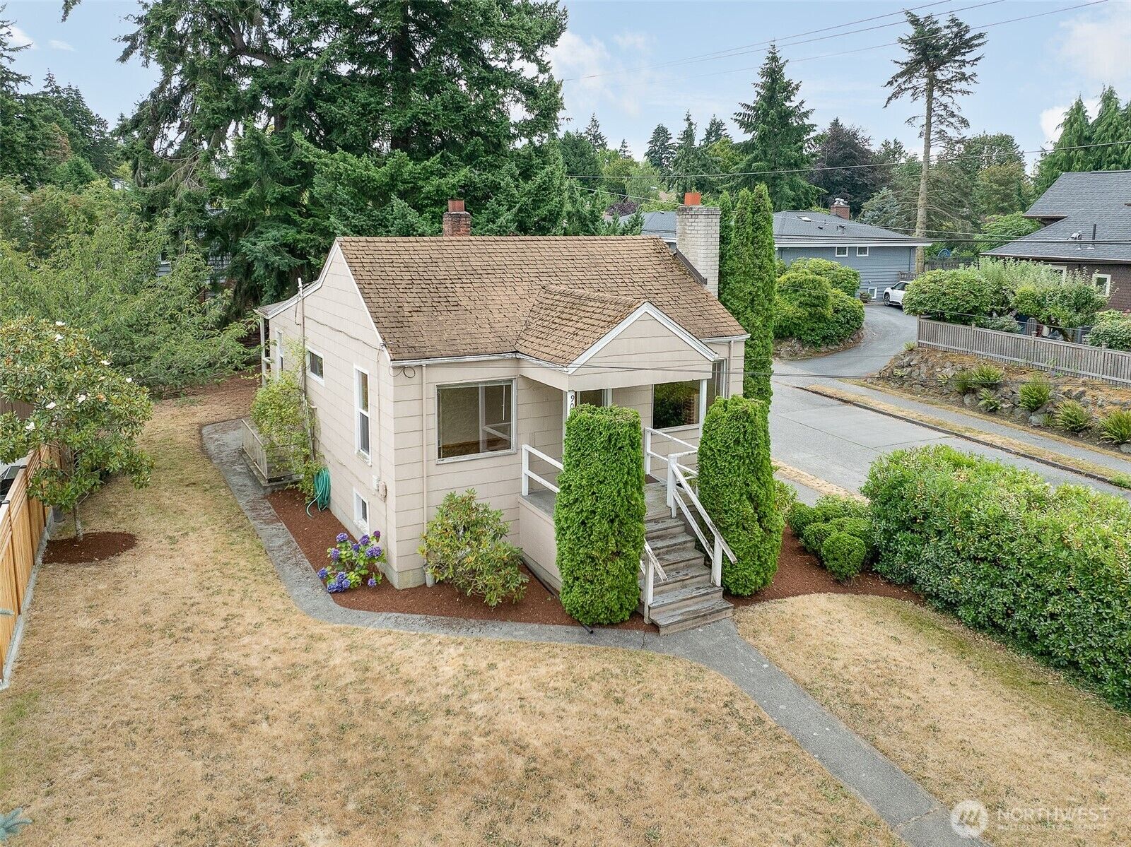 Property Photo: 9002 2nd Avenue NE WA 98115
