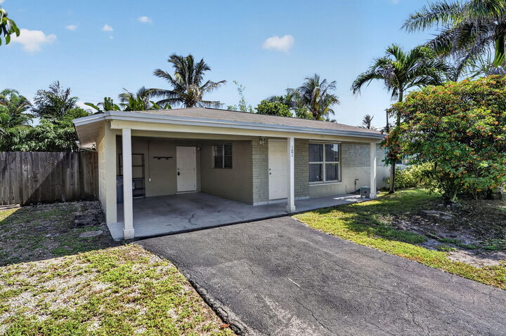 Property Photo:  101 E Beverly Road E  FL 33469 
