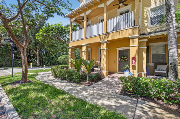 Property Photo:  128 W Royal Palm Circle 101  FL 33458 