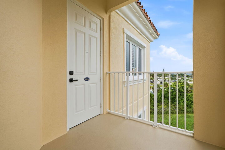 Property Photo:  34 Harbour Isle Drive W Ph06  FL 34949 