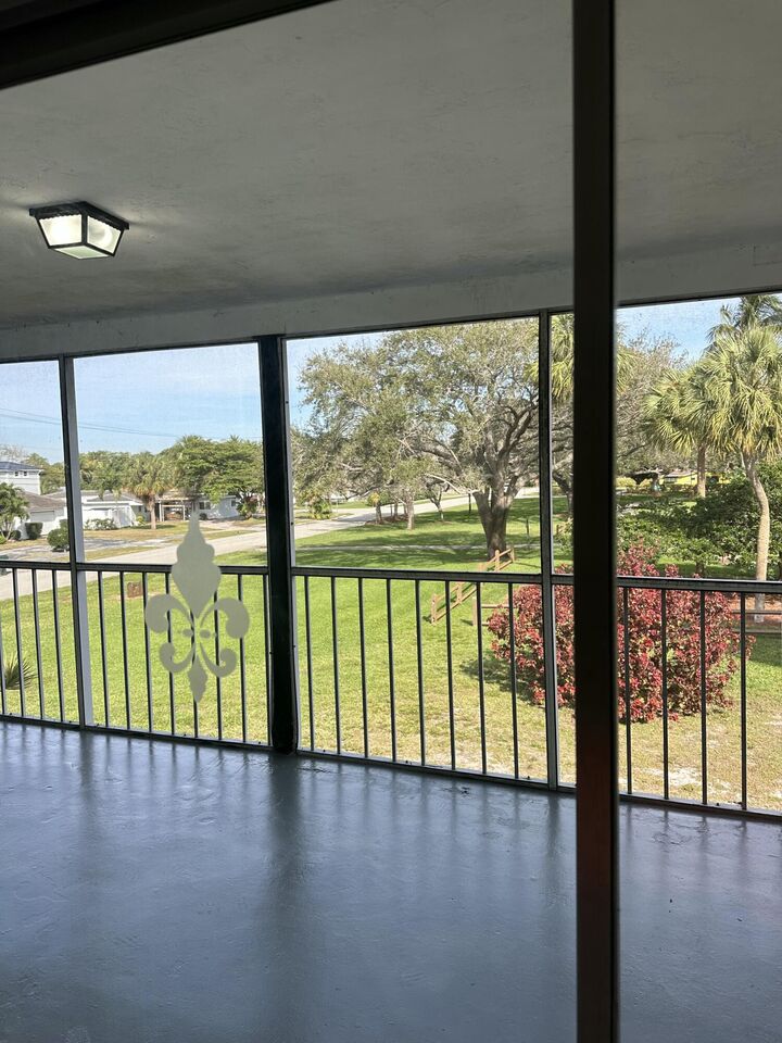 Property Photo: 199 SW 15th Street 3 FL 33432