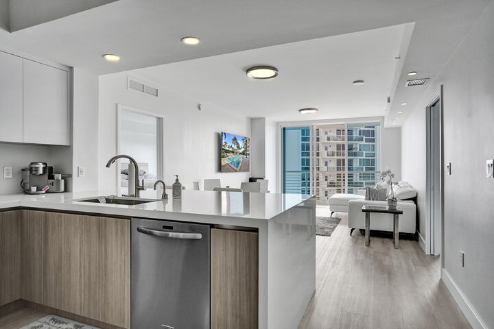 Property Photo: 2821 N Ocean Boulevard 1106S FL 33308