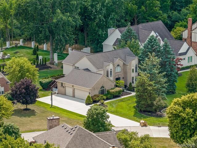 Property Photo: 37071 Aspen Drive MI 48335