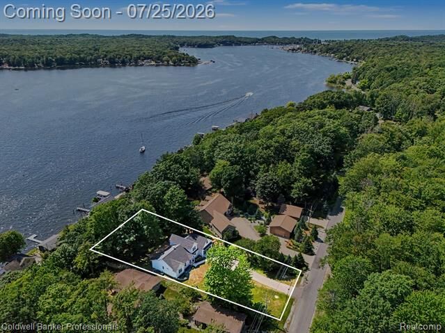 Property Photo: 5253 W Lakeview Drive MI 49449