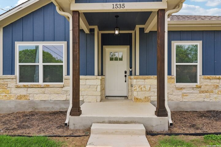Property Photo: 1535 Larkspur TX 78213