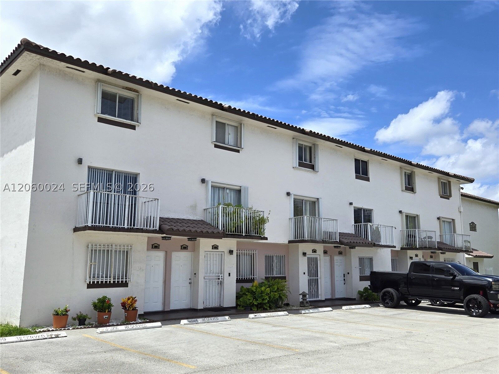 Property Photo: 900 SW 104th Ct B-206 FL 33174