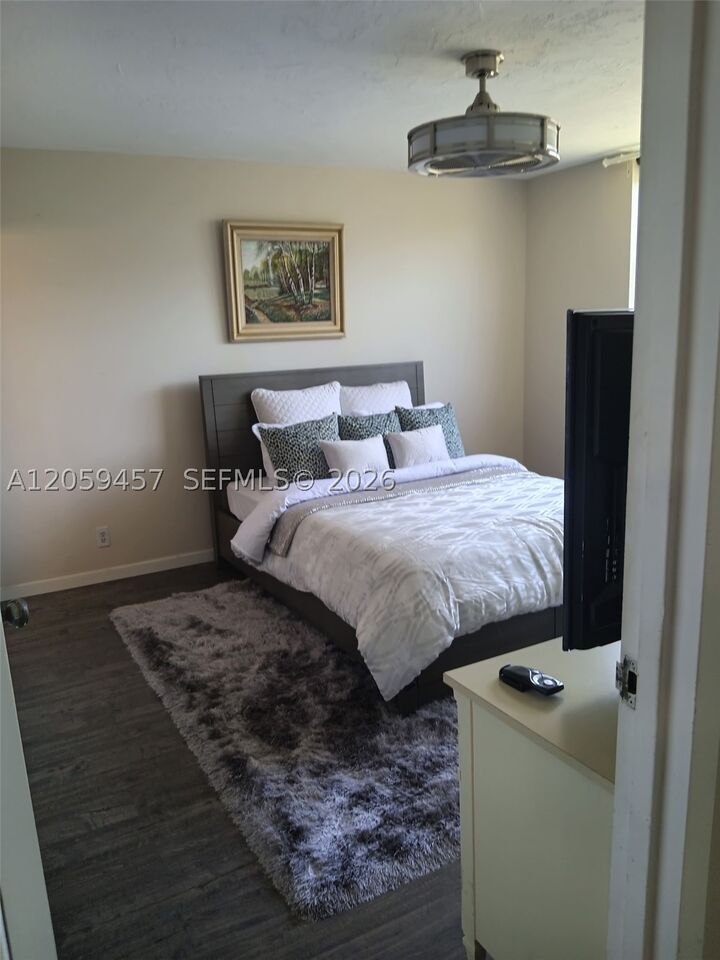 Property Photo:  2821 Somerset Dr 312  FL 33311 