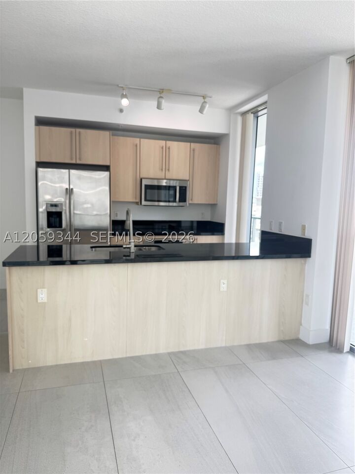 Property Photo:  1111 SW 1st Ave 1720-N  FL 33130 