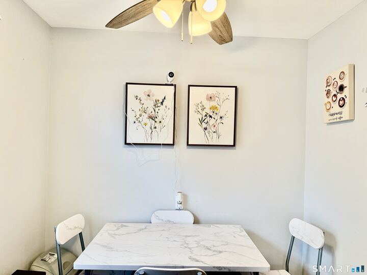 Property Photo:  231 Seaton Road 2 (First Floor)  CT 06902 