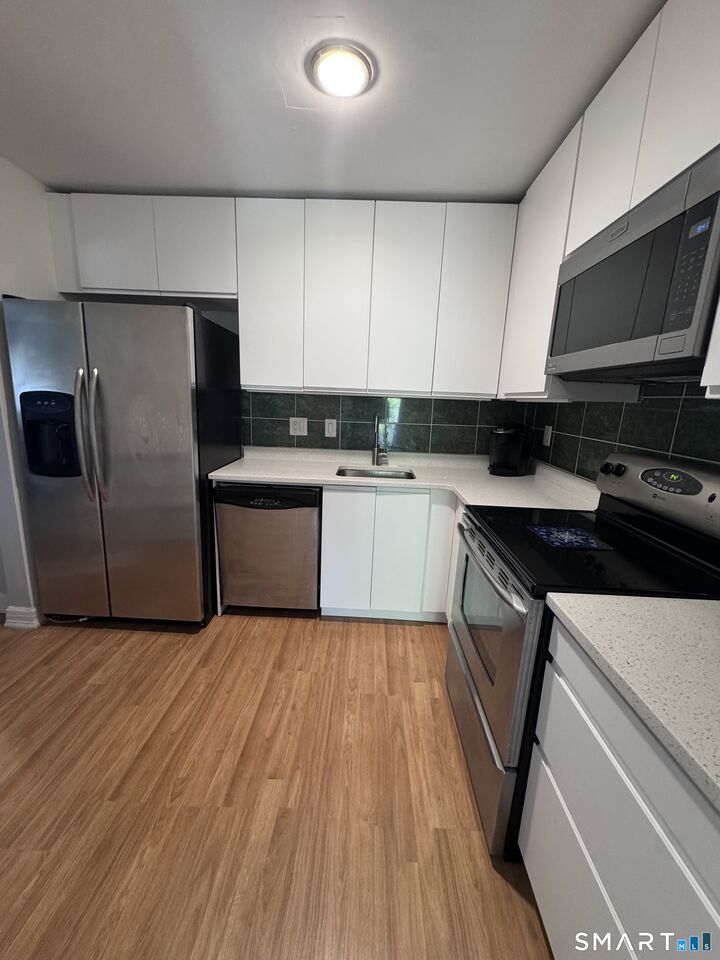 Property Photo: 135 Courtland Avenue 11 CT 06902
