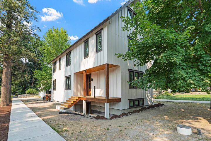 Property Photo: 401 E 18th Ave WA 99203