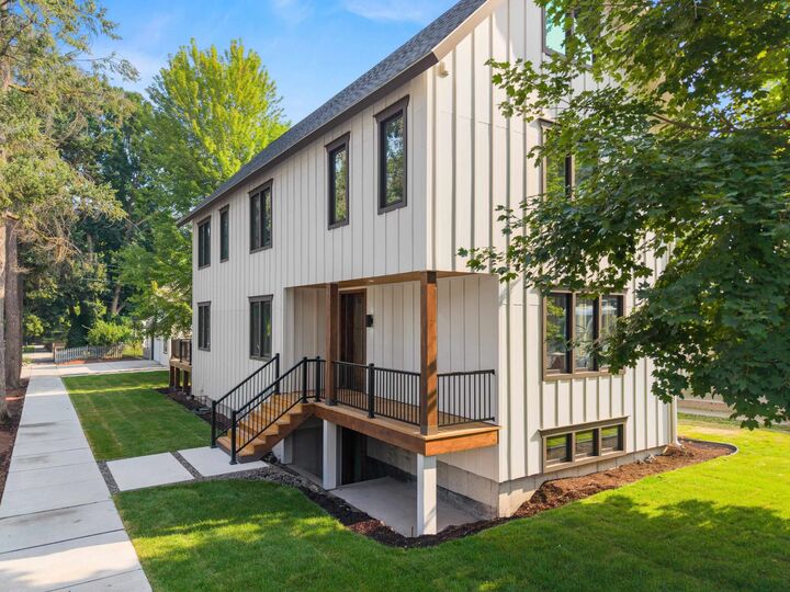 Property Photo:  401 E 18th Ave  WA 99203 