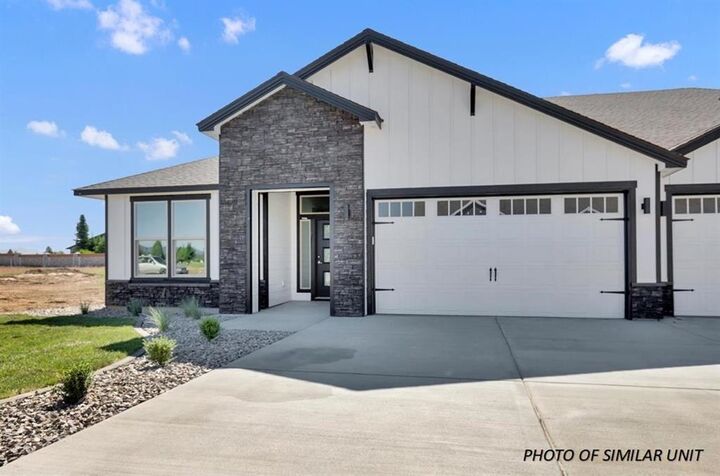 Property Photo:  1109 - 21 N Country Club Dr Unit 21  WA 99006 