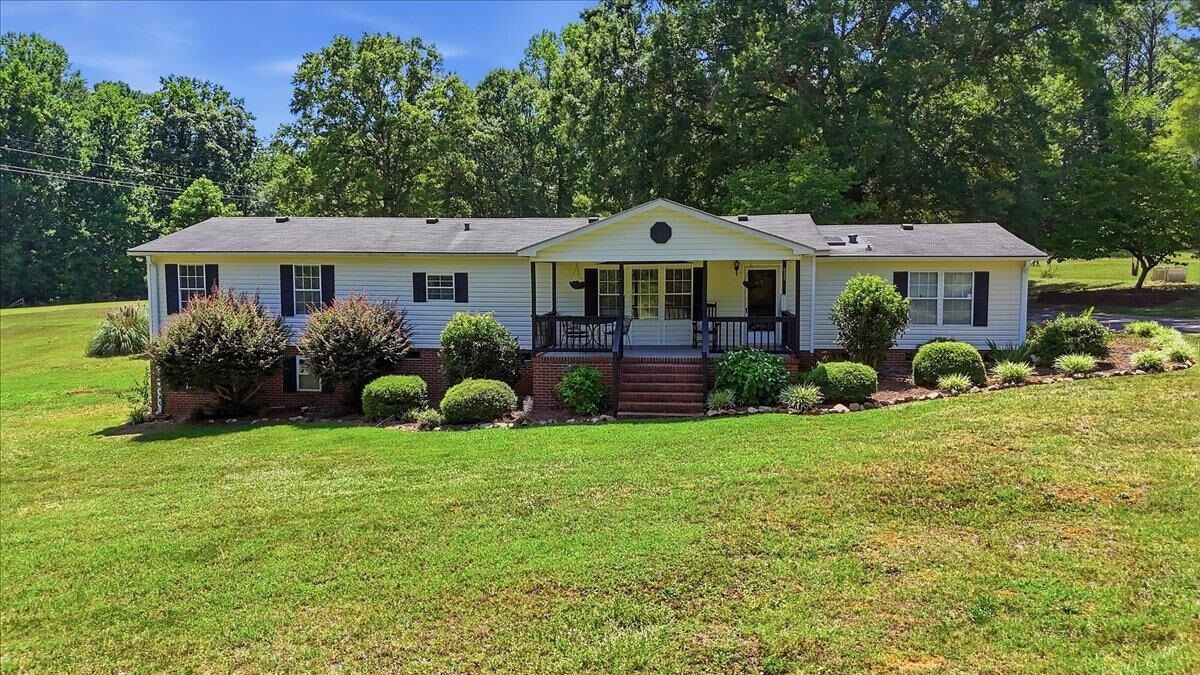 Property Photo:  637 Ranch Road  SC 29360 