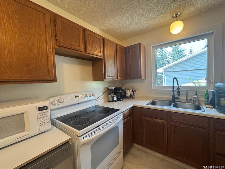 Property Photo:  106 King Street  SK S0G 5H0 