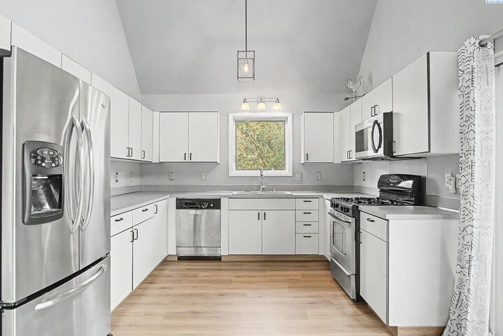 Property Photo: 510 NW State St WA 99163