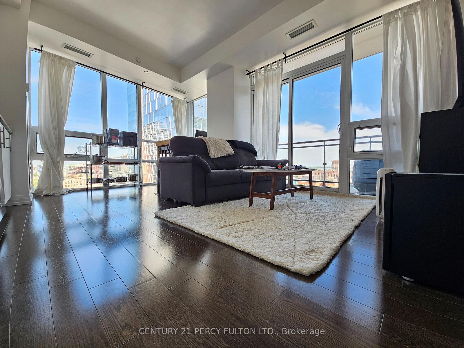 Property Photo:  460 Adelaide Street E 1611  ON M5A 0E7 