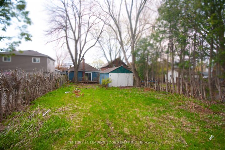 Property Photo:  208 Oshawa Boulevard N  ON L1G 5S9 