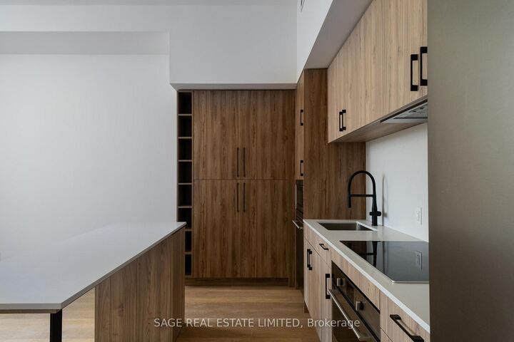 Property Photo:  109 Erskine Avenue 612  ON M4P 1Y5 